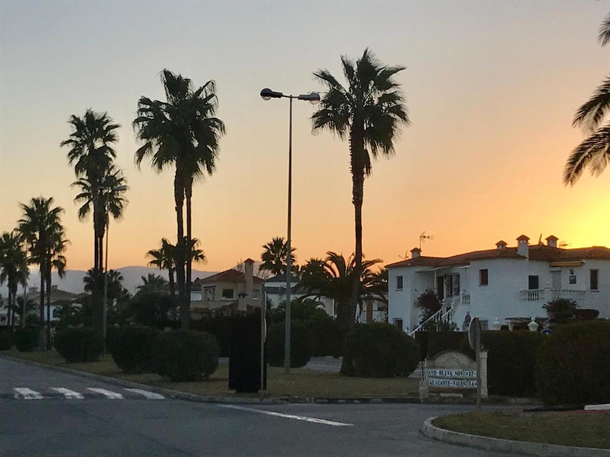 Villa Con Jardin En Oliva Nova Golf A 100M De La Playa 外观 照片